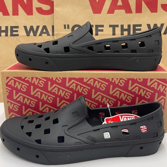 Vans Women’s Slip-On Trk Black
VN0A5HF8BLK
Sneakerss Crocs - Picture 9 of 16